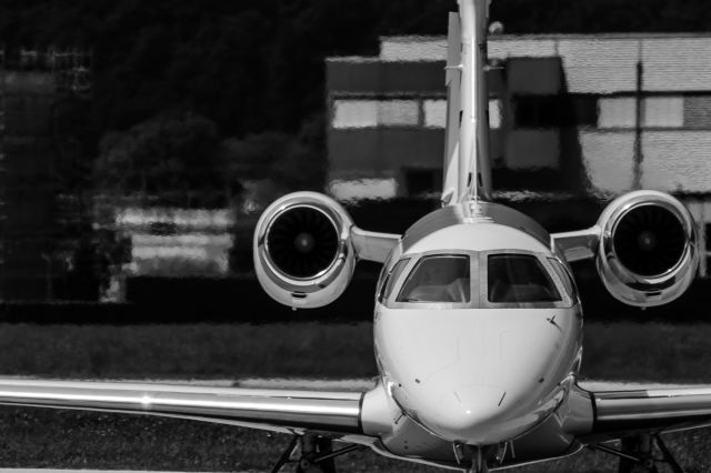 Embraer Phenom 300 (D-CSAG)