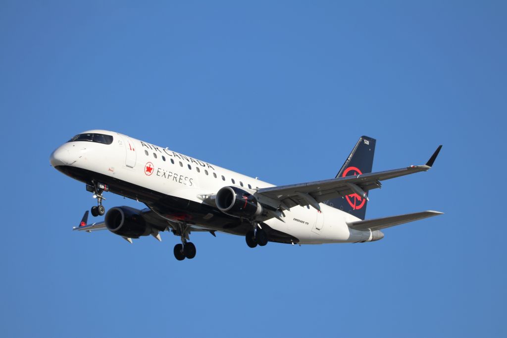 Photo of Air Canada E175 (C-FEJP) - FlightAware