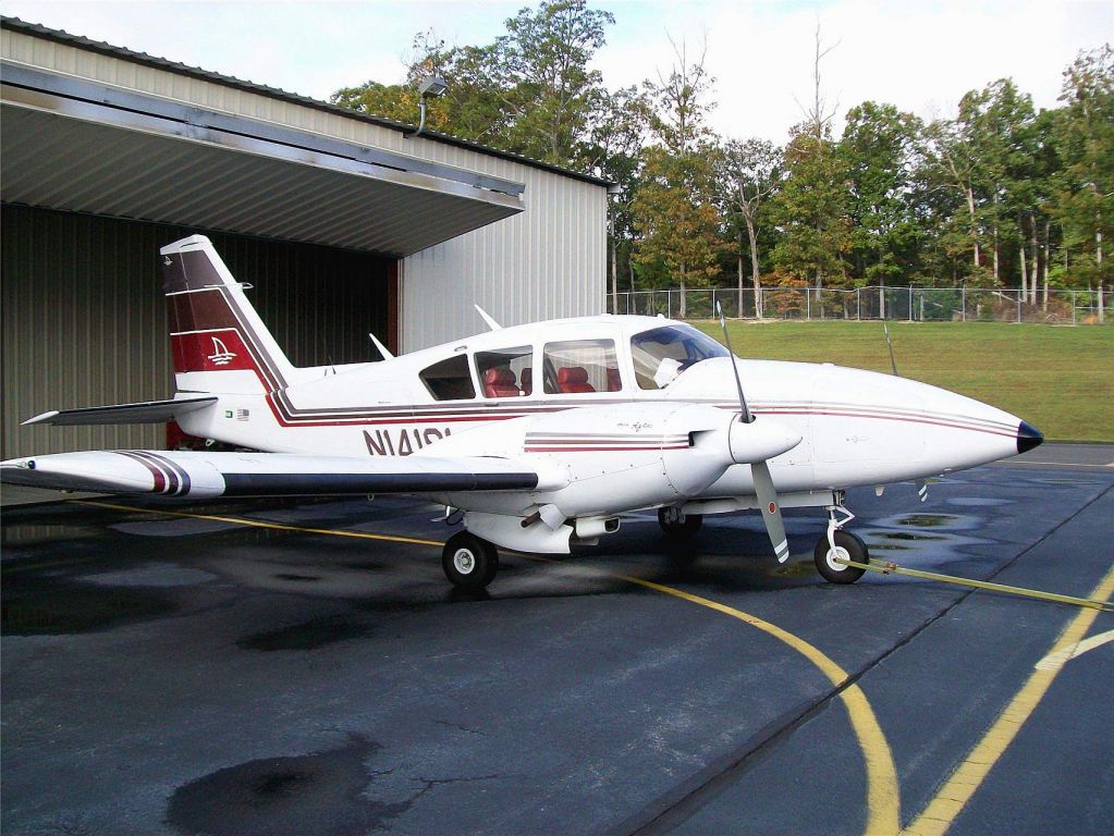 Piper Aztec (N14181)