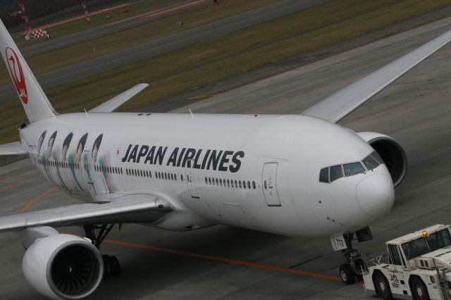 Boeing 777-200 (JA772J)