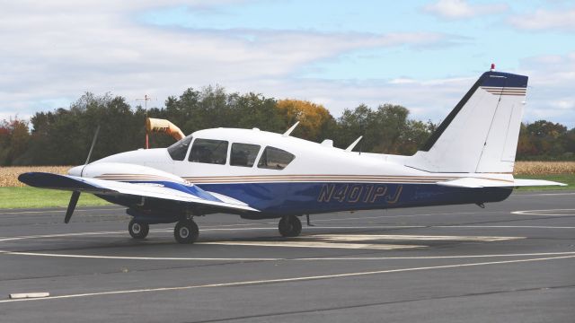 Piper Aztec (N401PJ)
