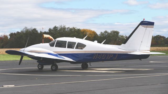 Piper Aztec (N401PJ)