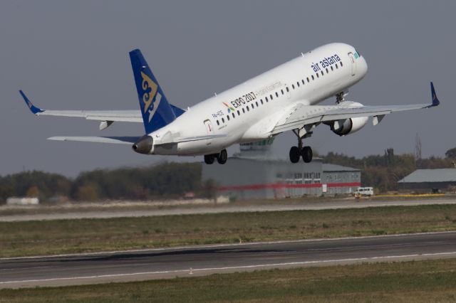 Embraer ERJ-190 (P4-KCE)