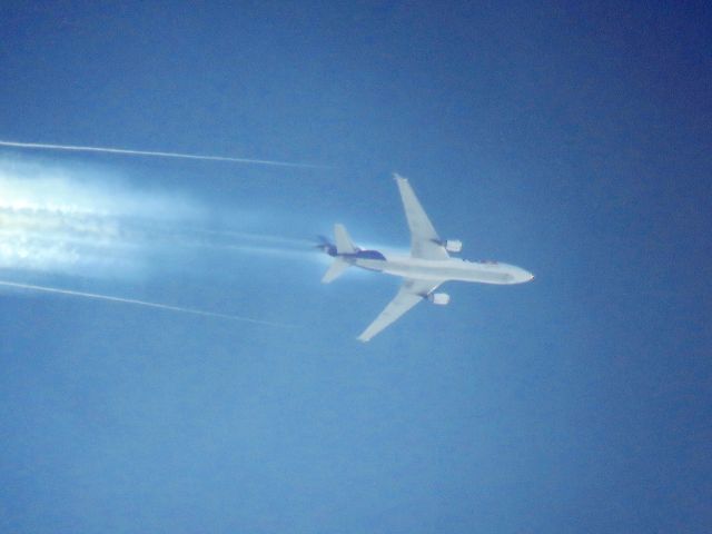 Boeing MD-11 (N584FE)