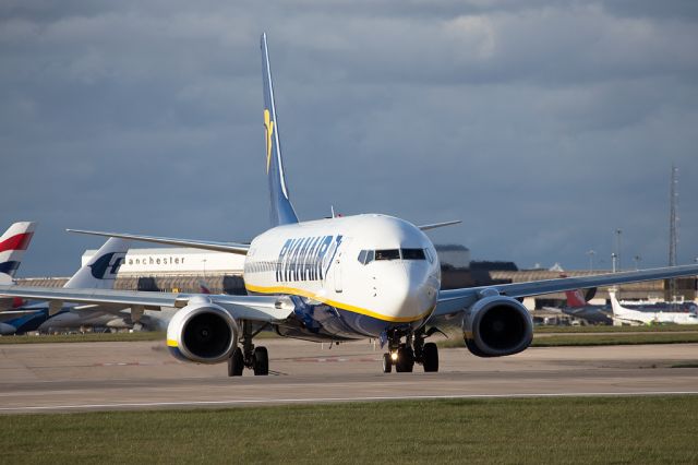 Boeing 737-800 (EI-EFL) - RYR4116 lining up for the flight to Murcia in sunny Spain