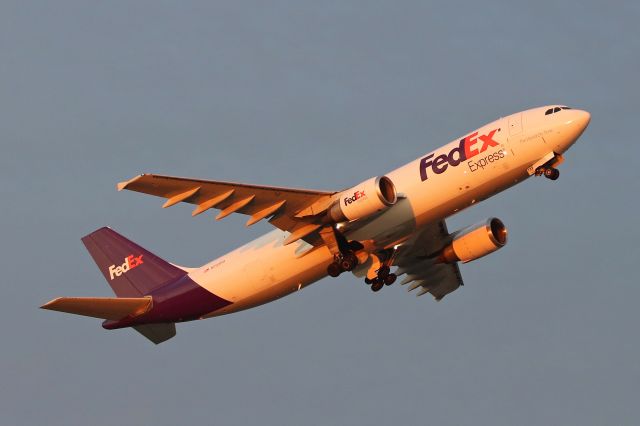 Airbus A300F4-600 (N733FD) - FDX427 early morning departure from RWY 6R for Memphis Intl (KMEM) on Sat 2 Dec 2017.