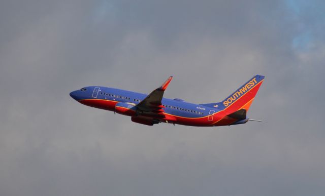 Boeing 737-700 (N700GS) - Flight 1933 to PHX (September 15th, 2017) 