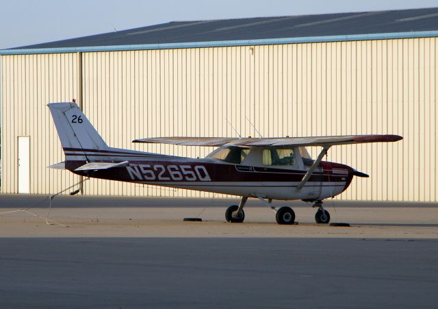 Cessna Commuter (N5265Q) - KOAR - Jan 2015 - slightly dusty and bit oxidized...1972 CESSNA 150L<br>Fixed wing single engine <br>(2 seats / 1 engine)