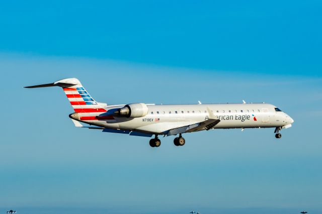 Canadair Regional Jet CRJ-700 (N719EV) - SkyWest CRJ700 landing at DFW on 12/27/22. Taken with a Canon R7 and Tamron 70-200 G2 lens.