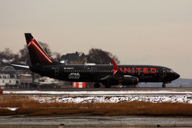 Boeing 737-800 (N36272)