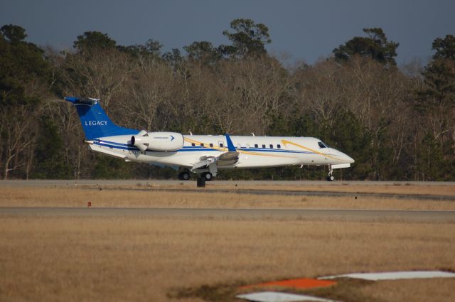 Embraer ERJ-135 (N617WA) - Kicking in a little reverser so he can make taxiway foxtrot at Lone Star.