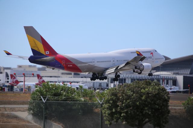 Boeing 747-400 (HL7418)