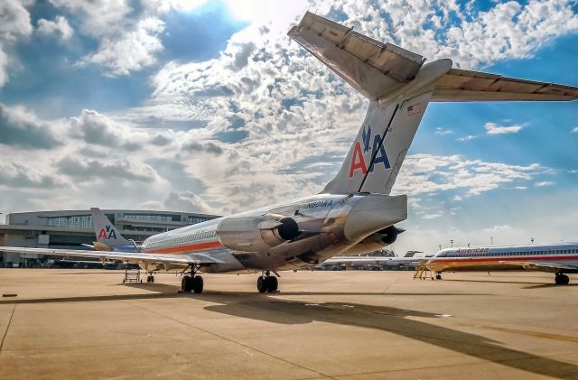 McDonnell Douglas MD-80 —