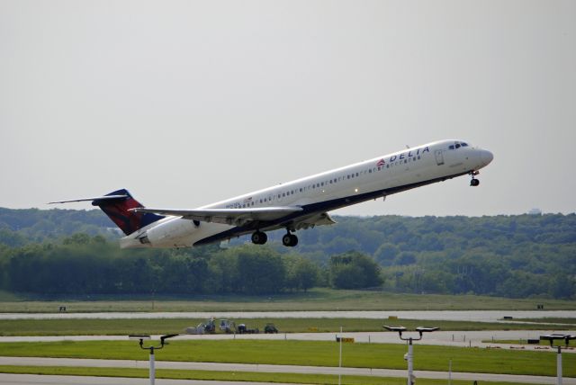 McDonnell Douglas MD-88 (N953DL) - Operating as Delta flight 1532 to Atlanta, GA. June 2, 2019.