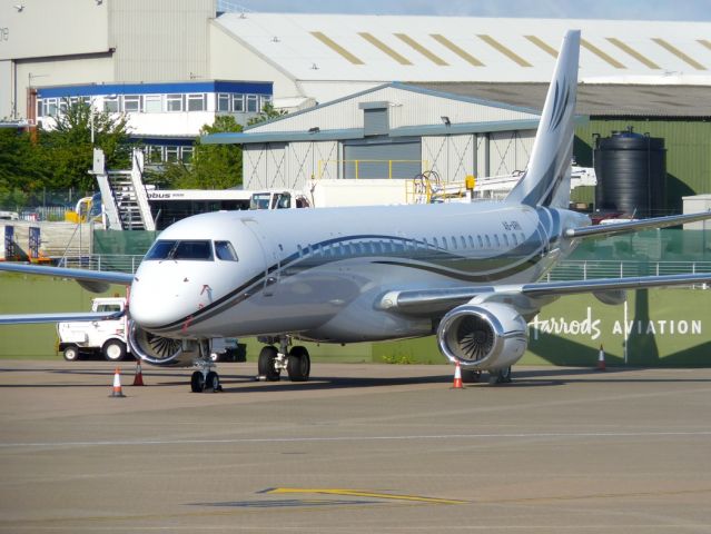 Embraer ERJ-190 — - Lineage 1000