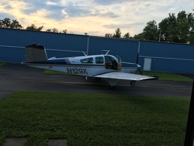 Beechcraft 35 Bonanza (N129X)