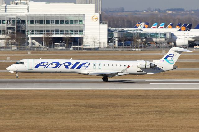 Canadair Regional Jet CRJ-900 (S5-AAL)