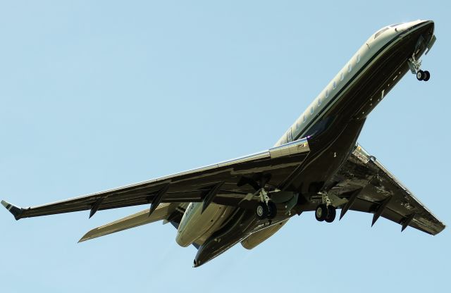 Bombardier Global Express (N77UF)