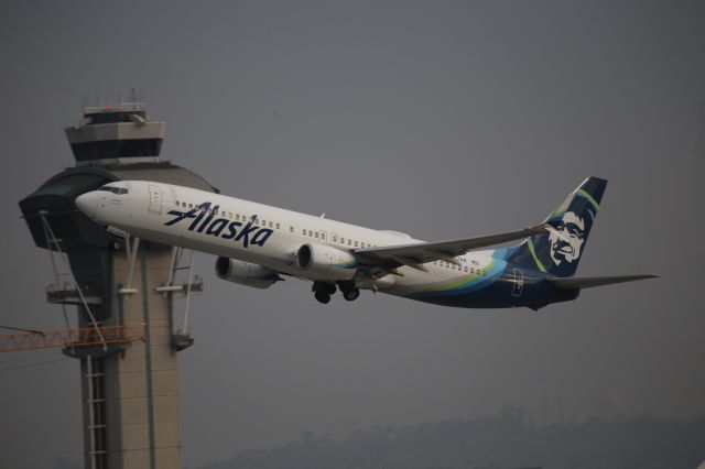 Boeing 737-900 (N247AK)