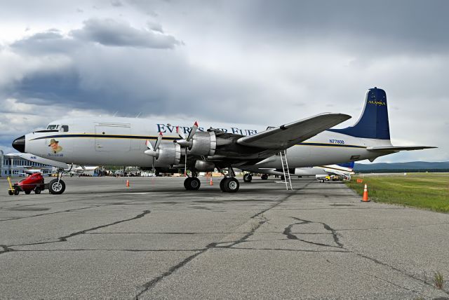 Douglas DC-6 (N7780B)