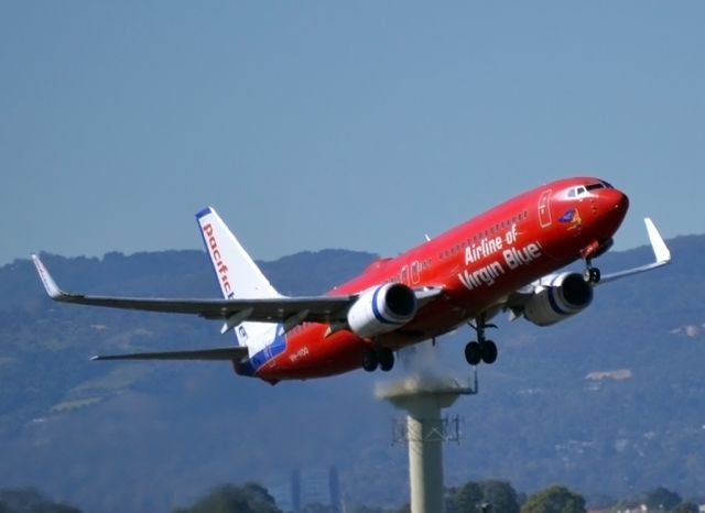 Boeing 737-800 (VH-VOQ) - Lifting off from runway 23 and heading for Bali, carrying a load of sun-seekers.