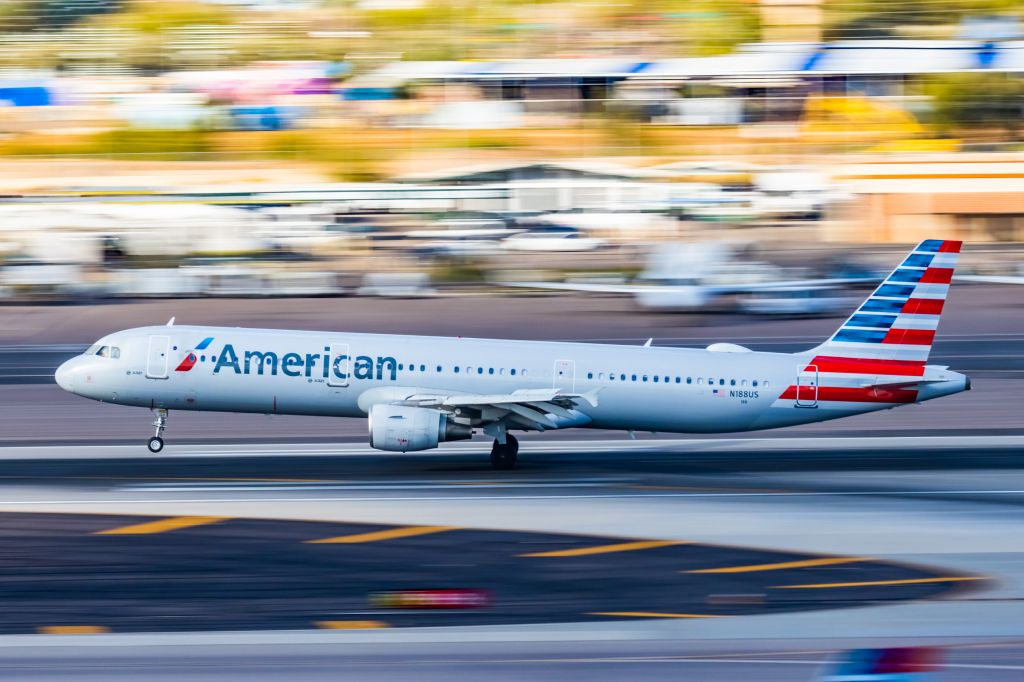 Airbus A321 (N188US) - An American Airlines A321 landing at PHX on 2/28/23. Taken with a Canon R7 and Canon EF 100-400 L ii lens.