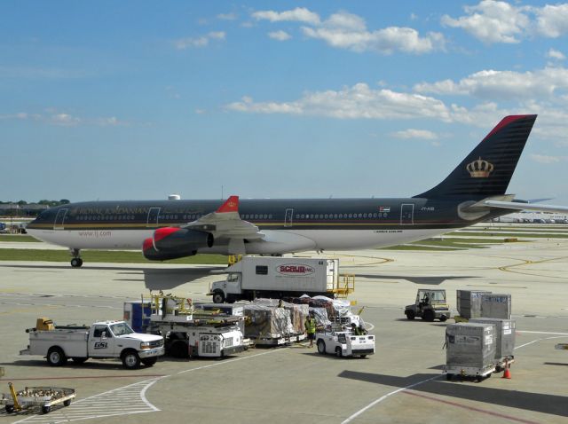 Airbus A340-200 (JY-AIB)