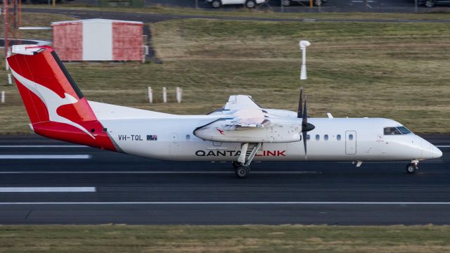 de Havilland Dash 8-300 (VH-TQL)