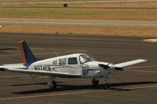 Piper Cherokee (N374CB) - I took this to make up for the blurry photo I posted last time.