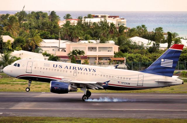 Airbus A319 (N723UW)