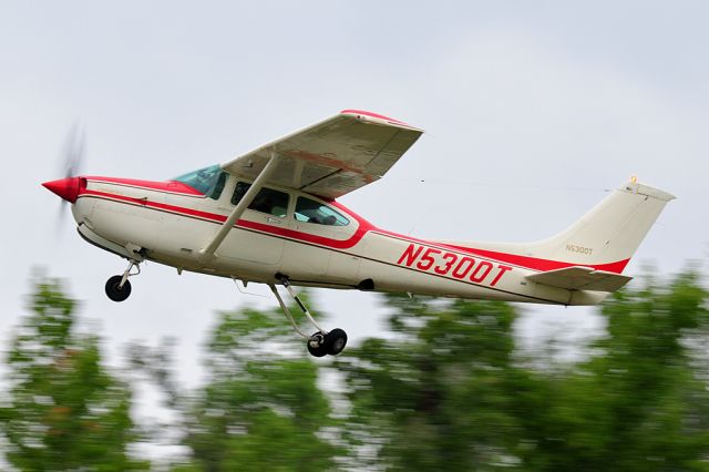 Cessna Skylane (N5300T)