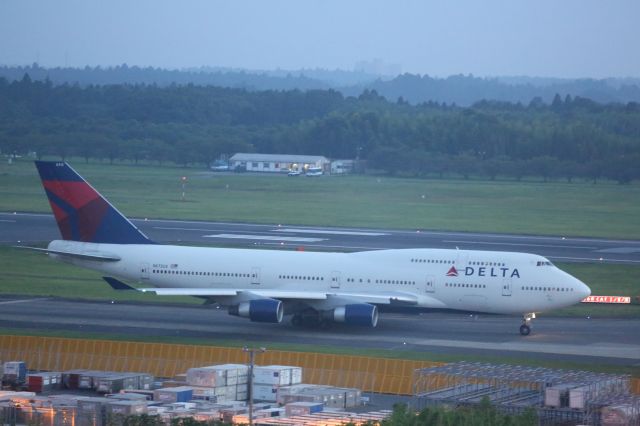 Boeing 747-400 (N672US)