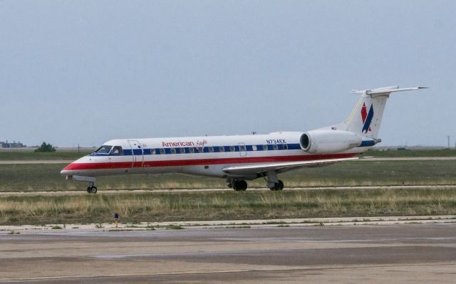 Embraer ERJ-135 (N734EK)