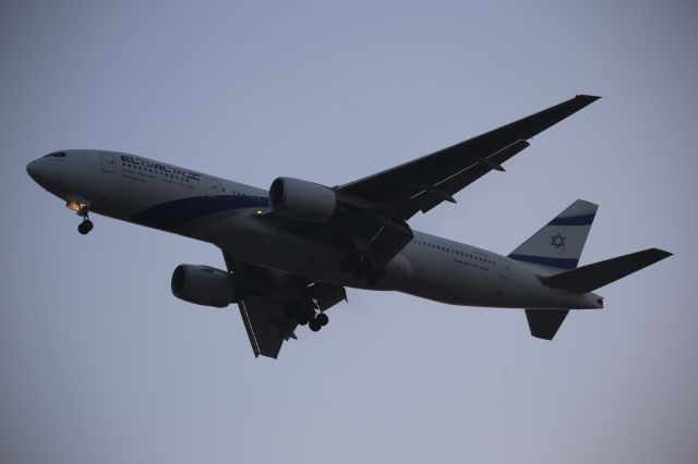 Boeing 777-200 (4X-ECB)