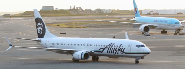 Boeing 737-900 (N402AS)