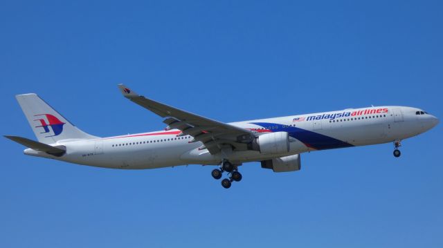 Airbus A330-300 (9M-MTN) - Runway 25