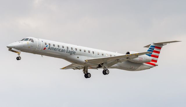 Embraer ERJ-145 (N689EC)