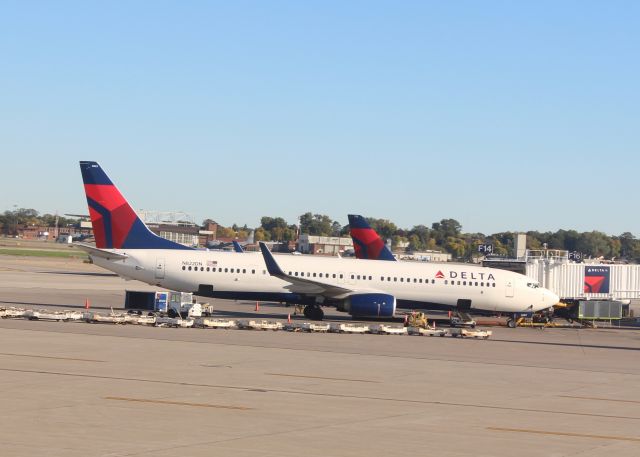 Boeing 737-900 (N822DN)