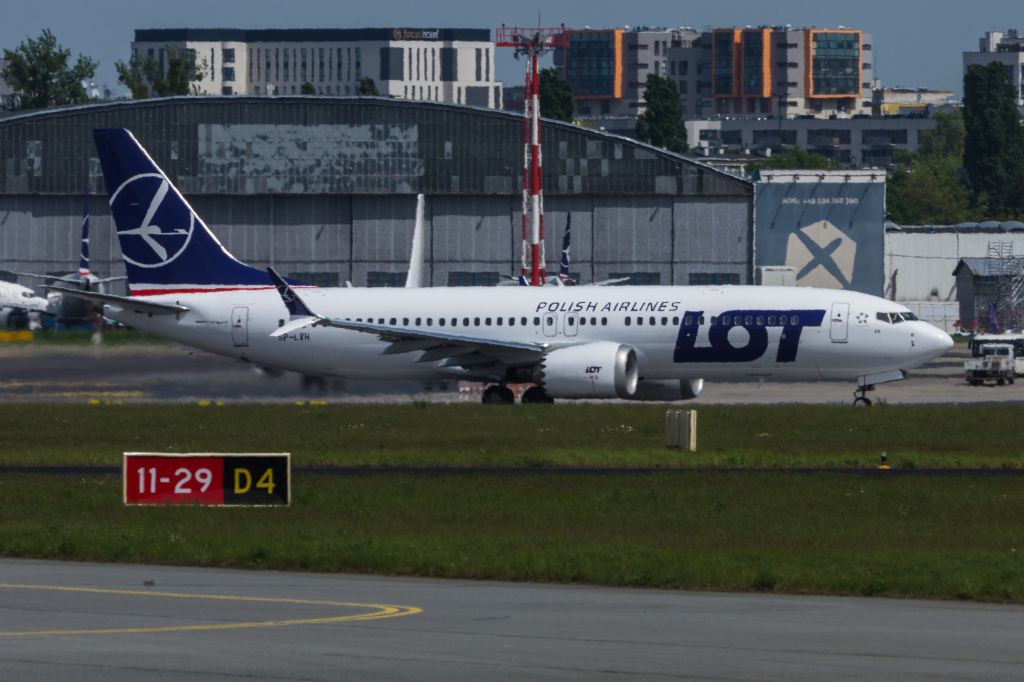 Boeing 737 MAX 8 (SP-LVH) - EPWA SPOTTING