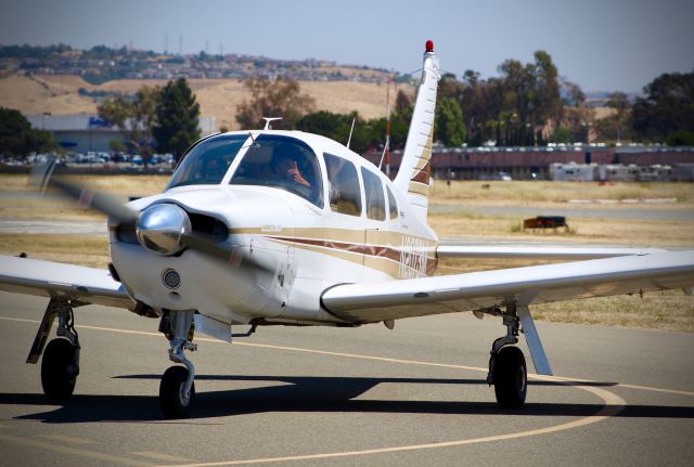 Piper Cherokee Arrow (N2073M)