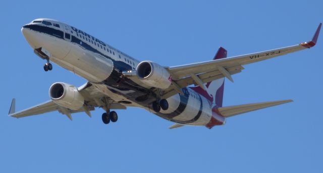 Boeing 737-800 (VH-XZJ) - Qantass new Aboriginal art scheme livery, "Mendoowoorrji".