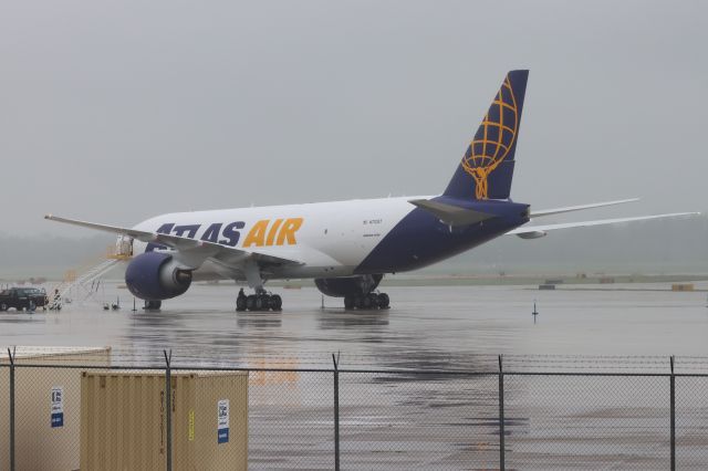 BOEING 777-200LR (N712GT) - New build 777 delivered on May 1st.