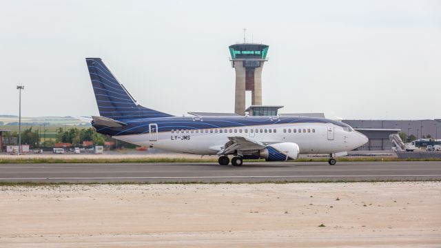 Boeing 737-700 (LY-JMS)