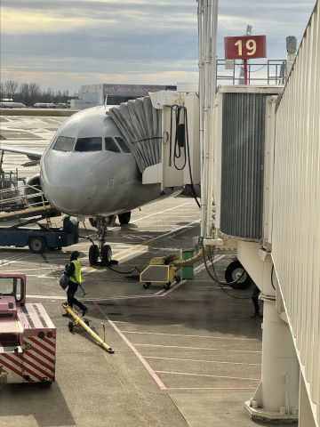 Airbus A321 (N899NN) - I was about to leave for my trip to Los Angeles and I rode this bird for 3 and a half hours it has since been replaced with a b738 