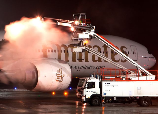 Boeing 777-200 (AG-ECK) - late de-icing service in the evening on the airport frankfurt /m. before ready for line up.