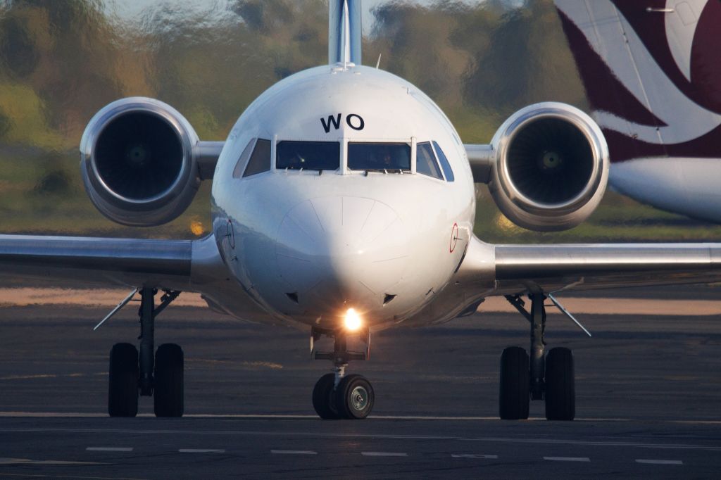 Fokker 100 (VH-XWO)