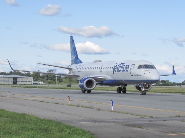 Embraer ERJ-190 (N203JB)