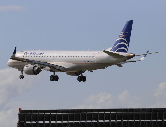 Embraer ERJ-190 (HP-1560CMP)