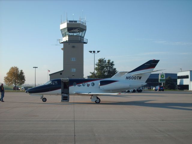 Dassault Falcon 10 (N600TW)