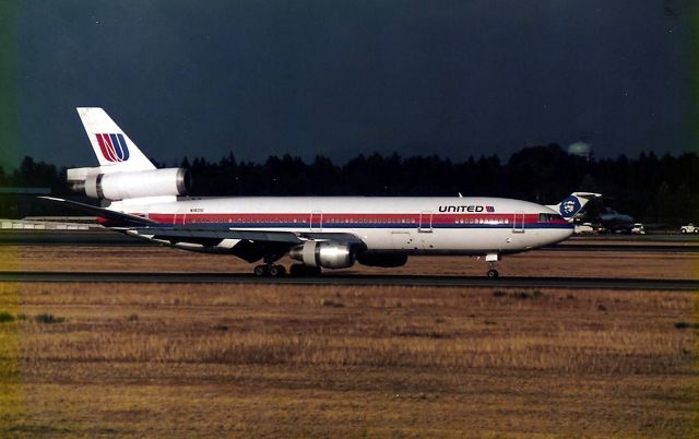 McDonnell Douglas DC-10 (N1831U) - KSEA - UAL DC 10 landing 16R this is cn 46630 ln 209 and built in 1975. This jet flew with UAL until 1999 and then taken up by FedEx as N396FE. Photo date here is Aug 1988.